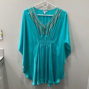 Cache top. Gorgeous green colors great condition.